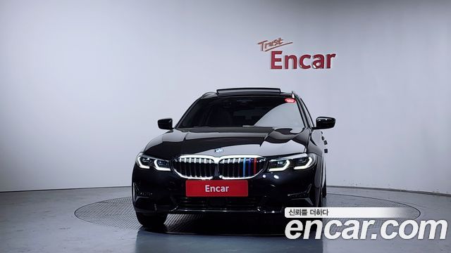BMW 3-Series 320i Touring Luxury
