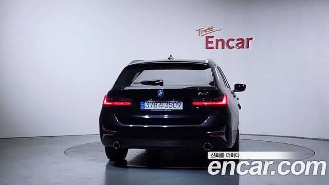 BMW 3-Series 320i Touring Luxury