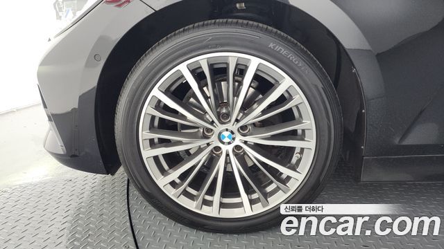 BMW 3-Series 320i Touring Luxury