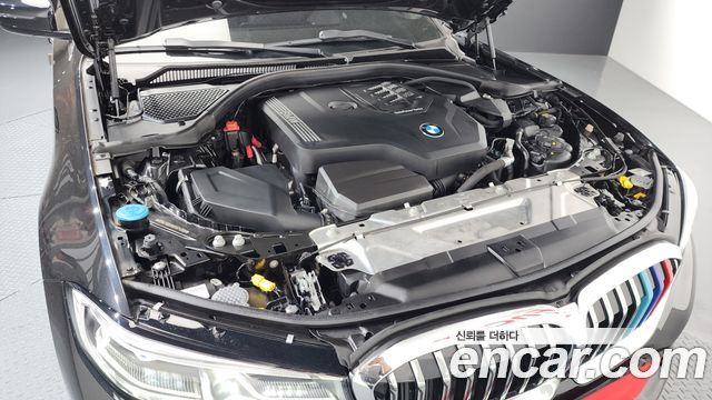 BMW 3-Series 320i Touring Luxury