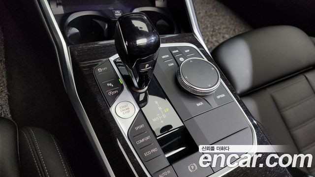 BMW 3-Series 320i Touring Luxury