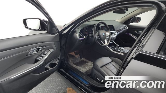 BMW 3-Series 320i Touring Luxury