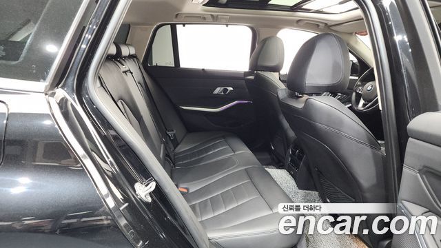 BMW 3-Series 320i Touring Luxury
