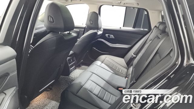 BMW 3-Series 320i Touring Luxury