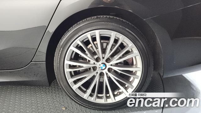 BMW 3-Series 320i Touring Luxury