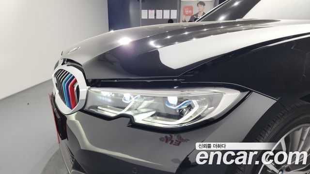 BMW 3-Series 320i Touring Luxury