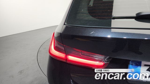 BMW 3-Series 320i Touring Luxury