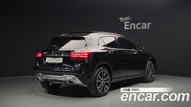 Mercedes-Benz GLA-Class GLA250 4MATIC