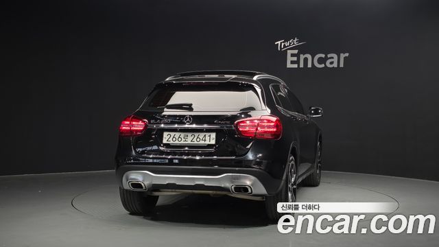 Mercedes-Benz GLA-Class GLA250 4MATIC