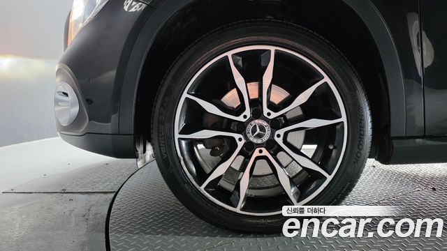 Mercedes-Benz GLA-Class GLA250 4MATIC