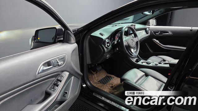 Mercedes-Benz GLA-Class GLA250 4MATIC