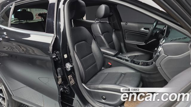Mercedes-Benz GLA-Class GLA250 4MATIC