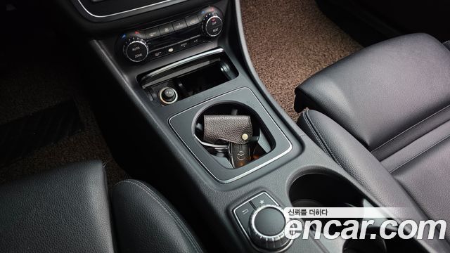 Mercedes-Benz GLA-Class GLA250 4MATIC