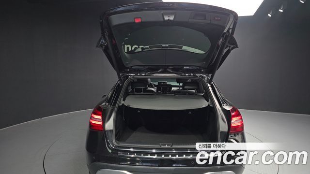Mercedes-Benz GLA-Class GLA250 4MATIC