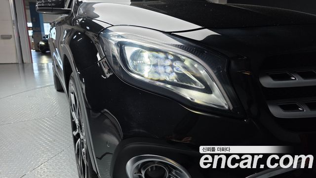 Mercedes-Benz GLA-Class GLA250 4MATIC