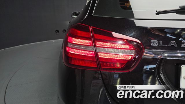 Mercedes-Benz GLA-Class GLA250 4MATIC