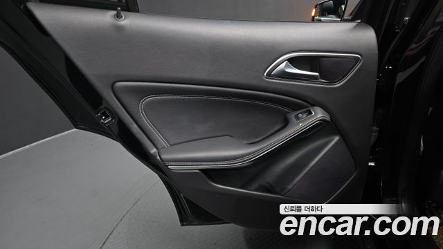 Mercedes-Benz GLA-Class GLA250 4MATIC