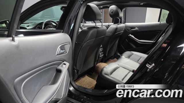 Mercedes-Benz GLA-Class GLA250 4MATIC