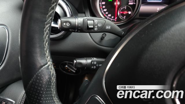 Mercedes-Benz GLA-Class GLA250 4MATIC