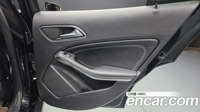 Mercedes-Benz GLA-Class GLA250 4MATIC