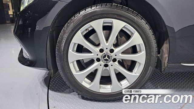 Mercedes-Benz E-Class E300 4MATIC Exclusive