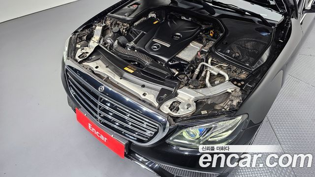 Mercedes-Benz E-Class E300 4MATIC Exclusive