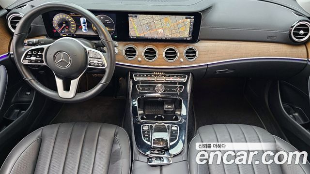 Mercedes-Benz E-Class E300 4MATIC Exclusive