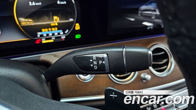Mercedes-Benz E-Class E300 4MATIC Exclusive