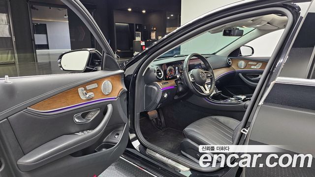 Mercedes-Benz E-Class E300 4MATIC Exclusive