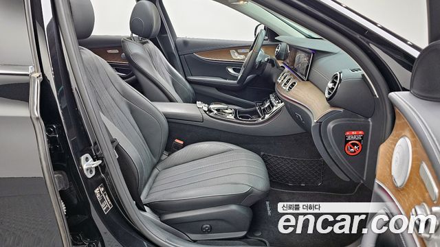 Mercedes-Benz E-Class E300 4MATIC Exclusive