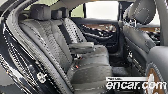 Mercedes-Benz E-Class E300 4MATIC Exclusive