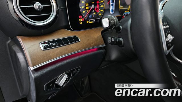 Mercedes-Benz E-Class E300 4MATIC Exclusive