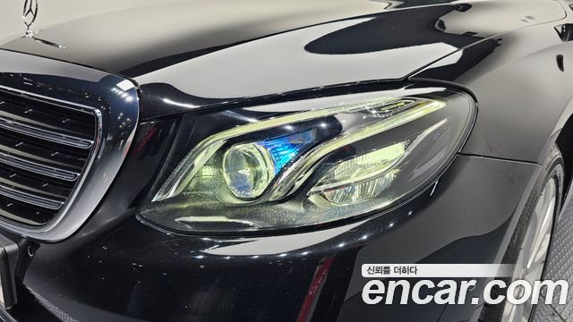 Mercedes-Benz E-Class E300 4MATIC Exclusive