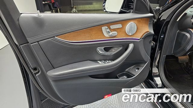 Mercedes-Benz E-Class E300 4MATIC Exclusive