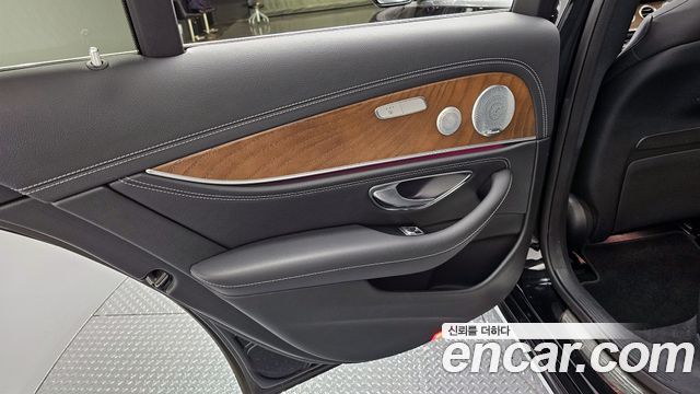 Mercedes-Benz E-Class E300 4MATIC Exclusive