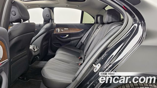 Mercedes-Benz E-Class E300 4MATIC Exclusive