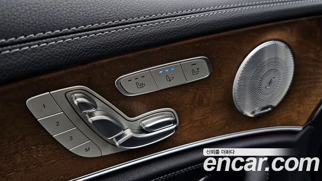 Mercedes-Benz E-Class E300 4MATIC Exclusive