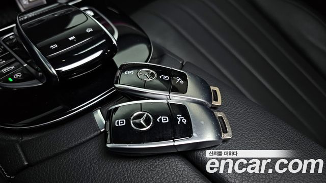 Mercedes-Benz E-Class E300 4MATIC Exclusive