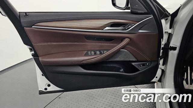 BMW 5-Series 530e M Sport