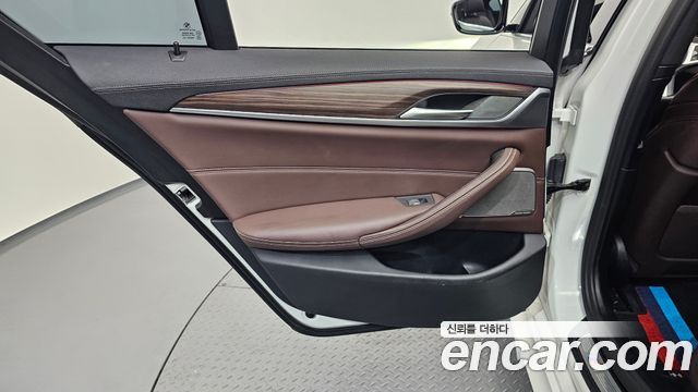 BMW 5-Series 530e M Sport