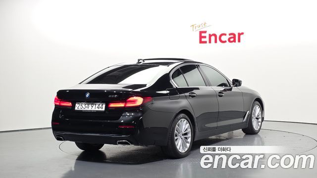 BMW 5-Series 530i Luxury