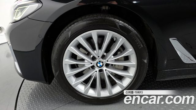 BMW 5-Series 530i Luxury