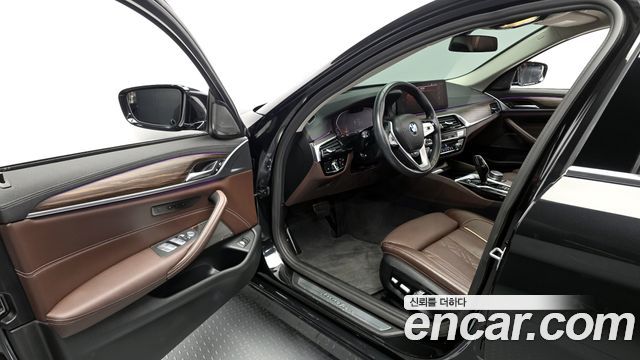 BMW 5-Series 530i Luxury