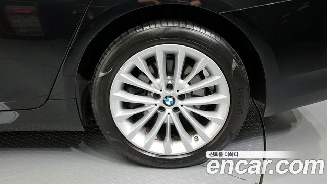 BMW 5-Series 530i Luxury
