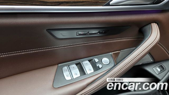 BMW 5-Series 530i Luxury
