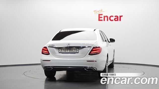 Mercedes-Benz E-Class E220d Avantgarde