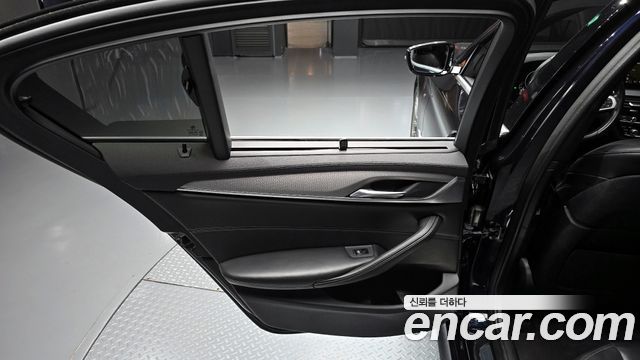 BMW 5-Series 520d xDrive M Sport Package Plus