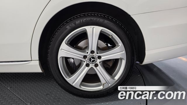 Mercedes-Benz E-Class E220d Avantgarde
