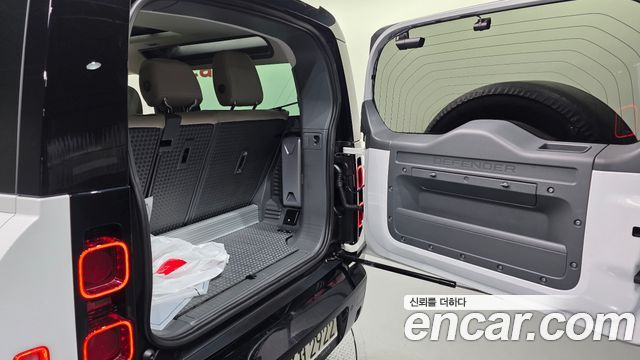 Land Rover Defender 90 D250 SE