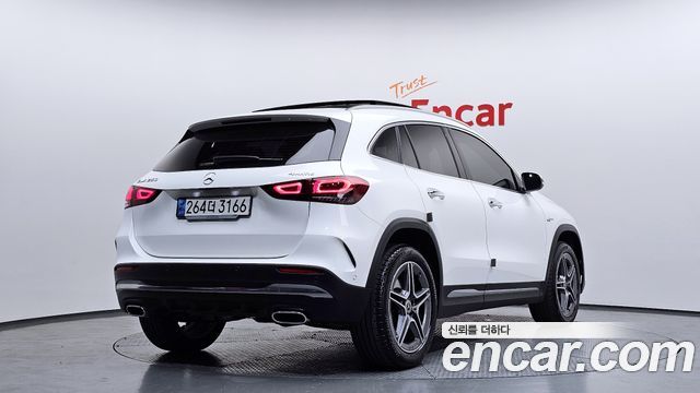 Mercedes-Benz GLA-Class GLA250 4MATIC